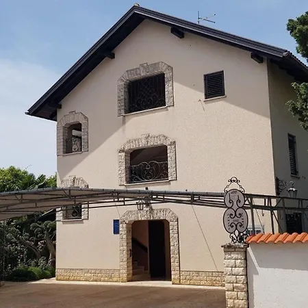 Apartment Fuer 8 Personen Ca 100 M In Novigrad, Adriakueste Kroatien Westkueste Von Istrien