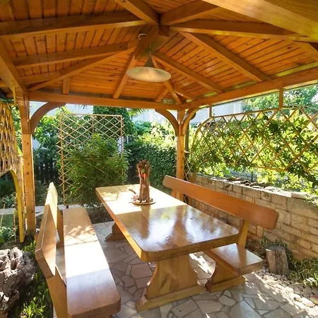 Fuer 8 Personen Ca 100 M In Novigrad, Adriakueste Kroatien Westkueste Von Istrien Apartment Karpinjan